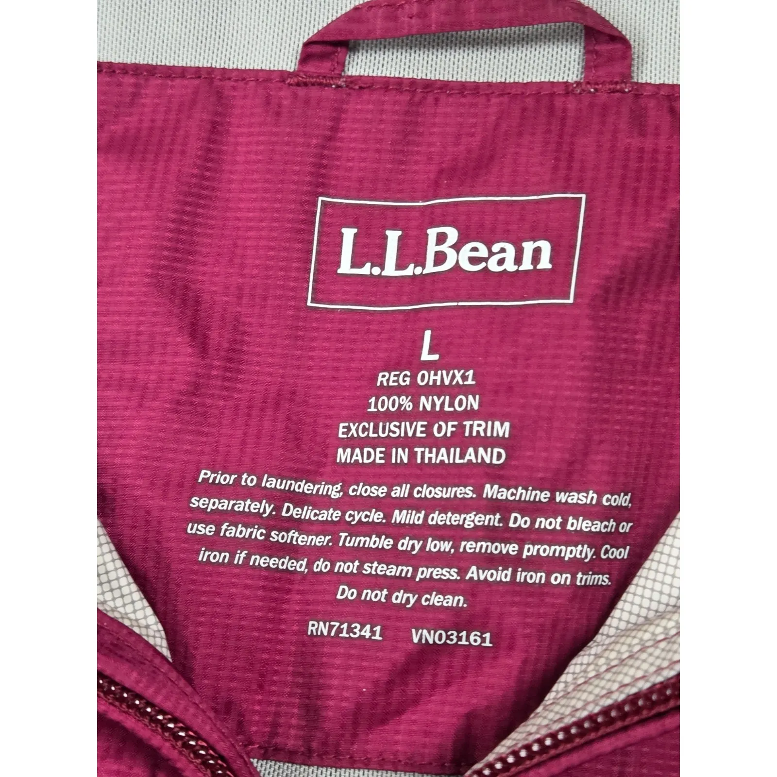 L.L Bean OHVX1 Vented Dark Pink Red Hooded Long Rain Coat Size Large - Image 4