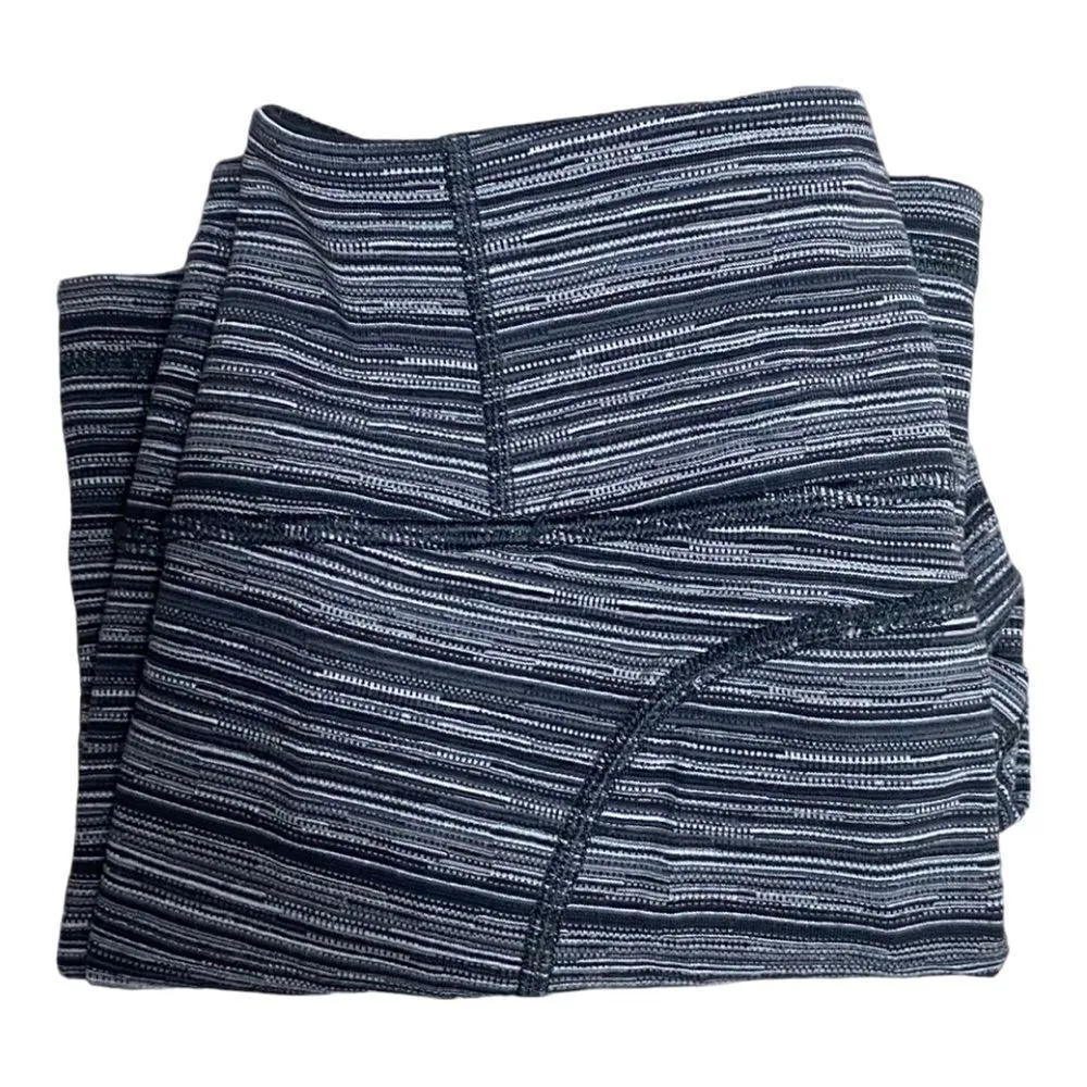 Lululemon SZ 6 grey striped cropped leggings - Image 2