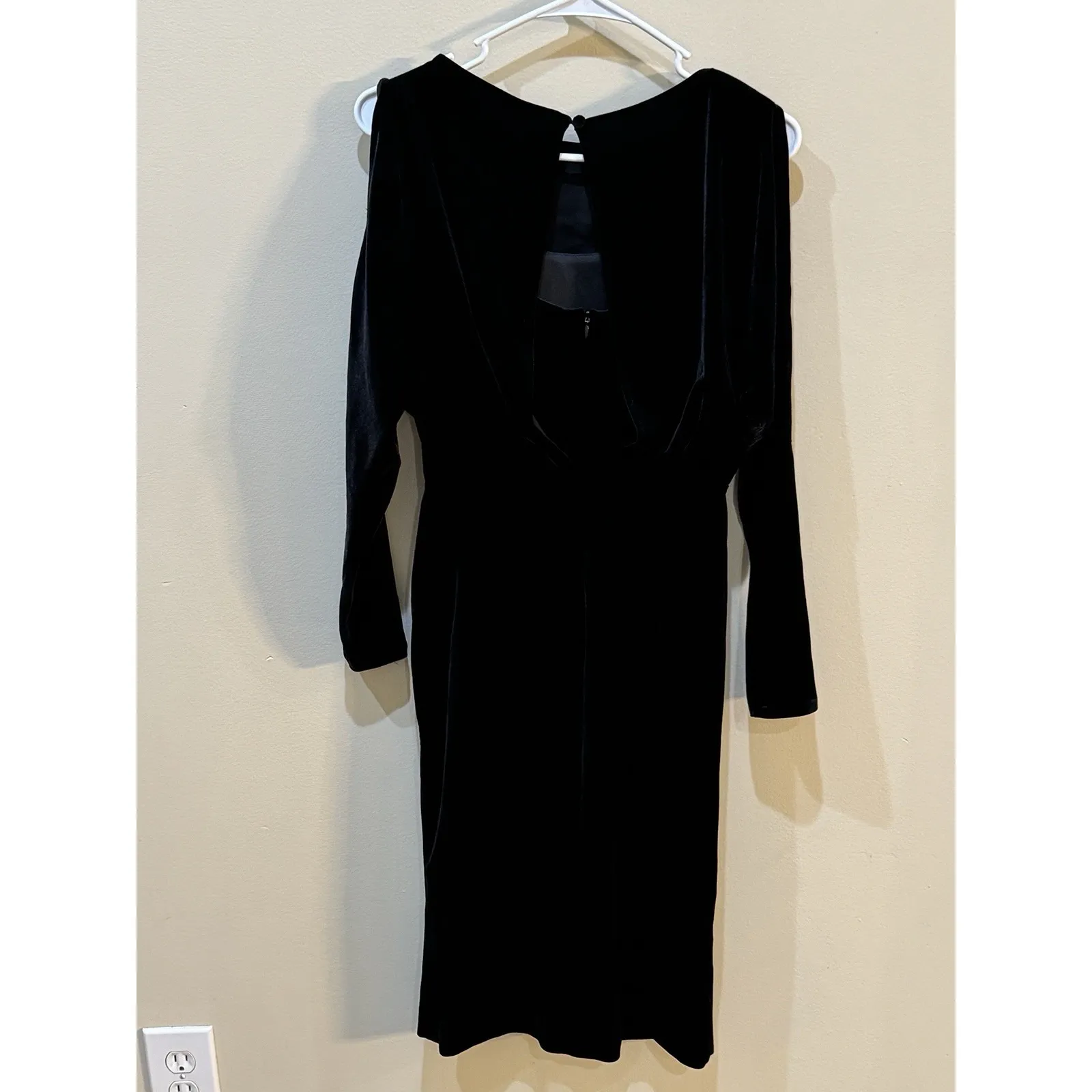 Lauren Ralph Lauren Women's Velvet Long-Sleeve Cocktail Dress Black Size 0‎ - Image 4
