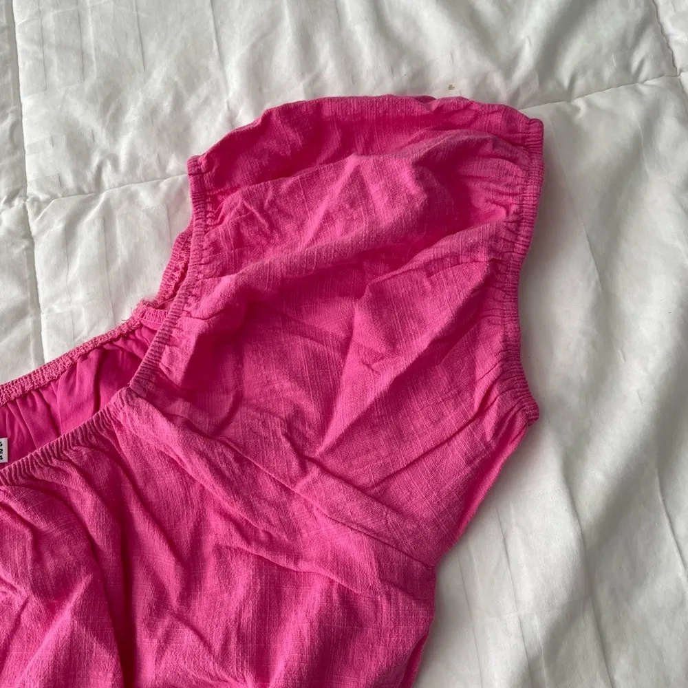 NWT  Pink Off the Shoulder Tied Crop Top - Image 4