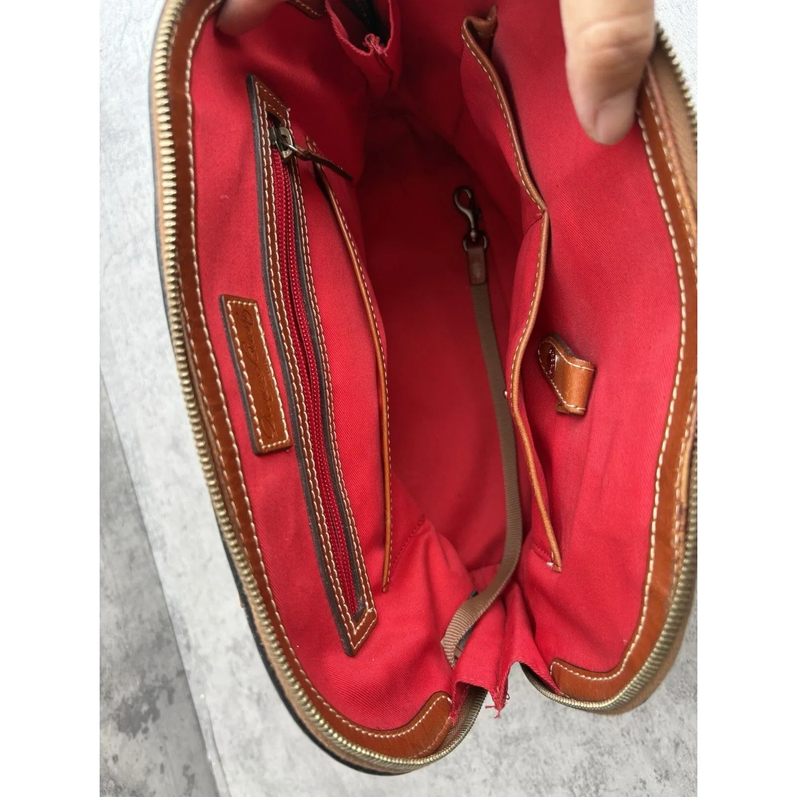 VTG Dooney & Bourke Pebble Grain Zip Leather Dome Satchel Top Handle Bag- Black - Image 5