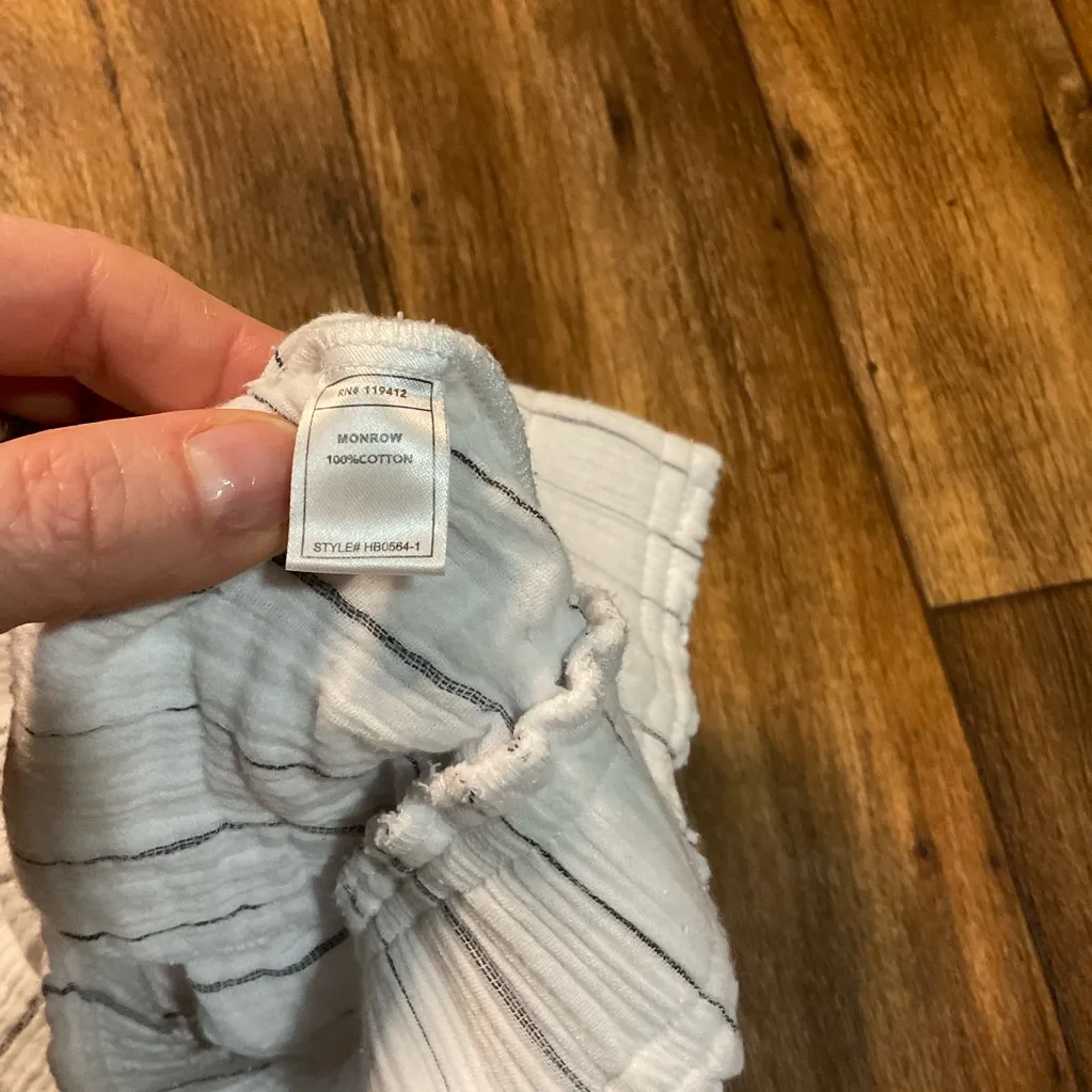 Monrow Women's White Pinstripe Gauze Flowy Shorts Size M Elastic Waist Pockets‎ Size M - Image 8