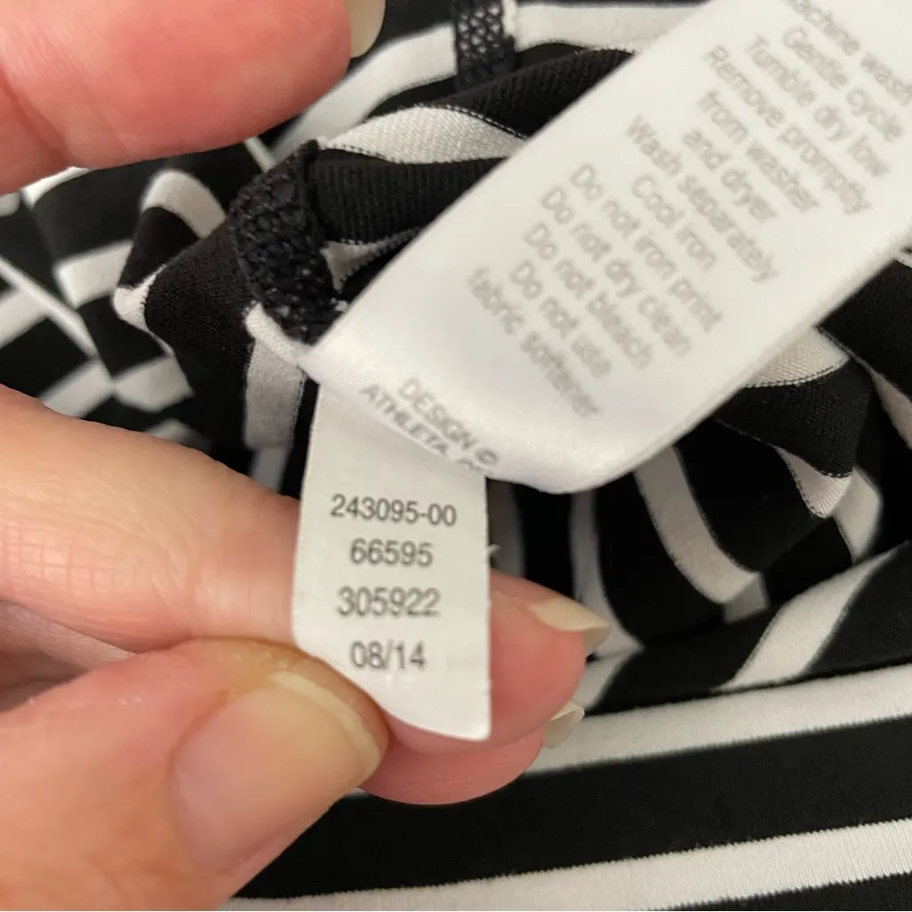 Athleta Black and White Stripe Crop Leggings size S - Image 7