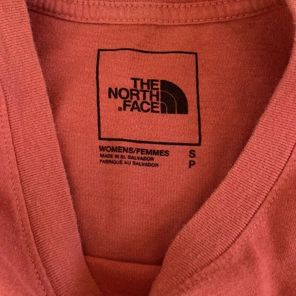 Women’s North Face pinkish orange short sleeve t-shirt small - Image 4