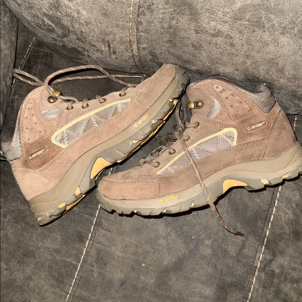 Hi-Tec Tan and Brown women’s Boots size 8 - Image 3