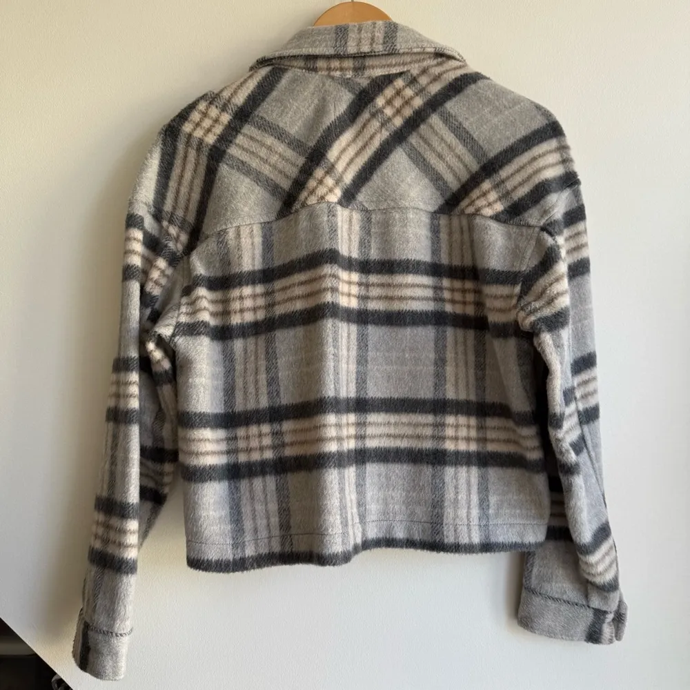 Ashley by 26 International Plaid Cropped Shacket Size Small - Image 3