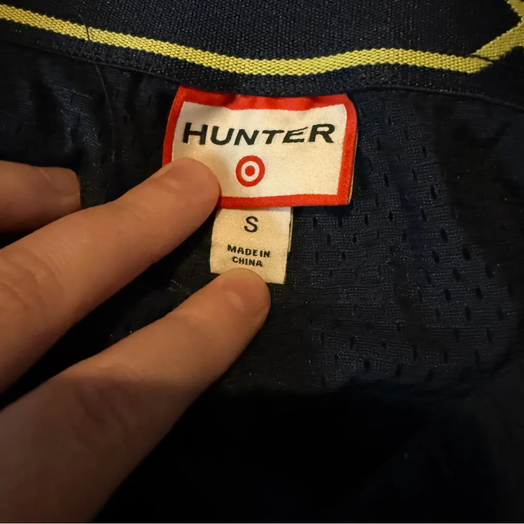 Hunter for Target Activewear Shorts Women’s Size Small Navy Yellow Side Zip Blue - Image 5