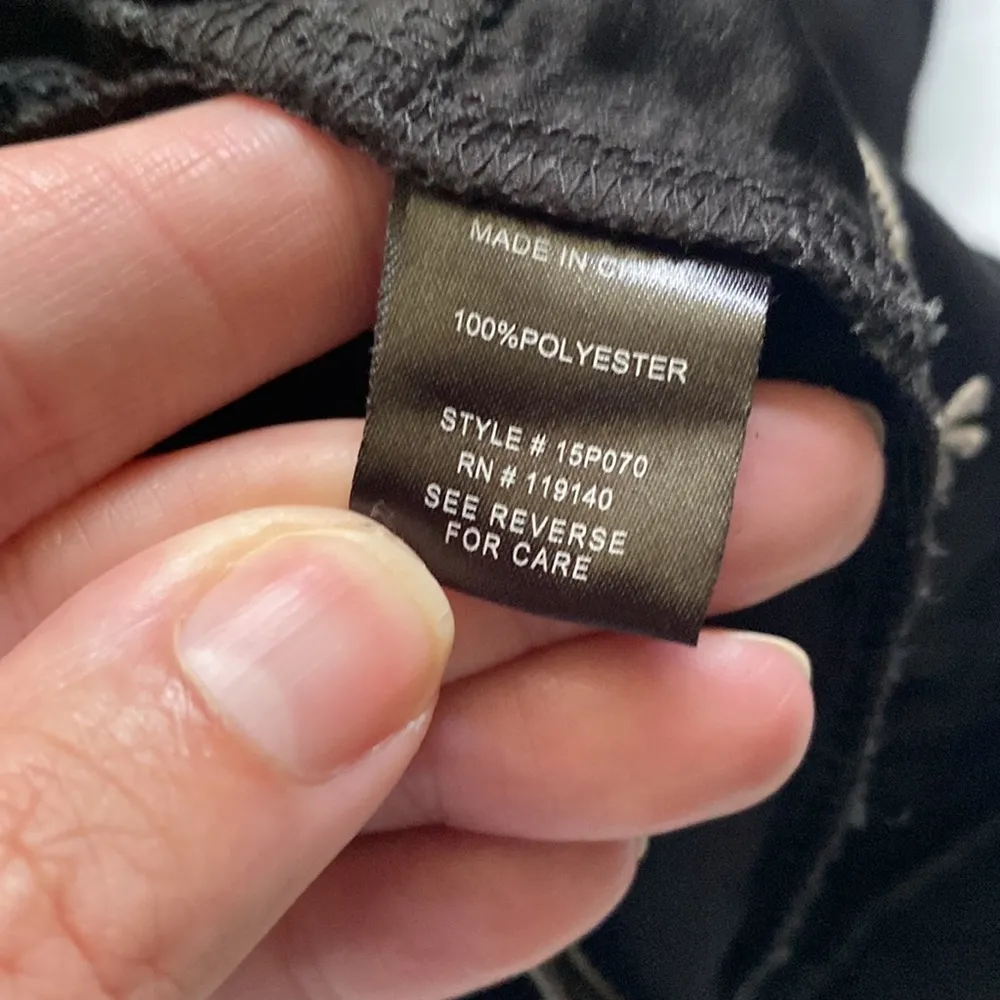 Double Zero women’s faux suede black embroidered scalloped shorts, size large - Image 7