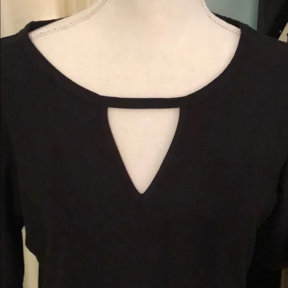 Bobbie Brooks NWOT cutout 3/4 sleeve tunic - Image 2