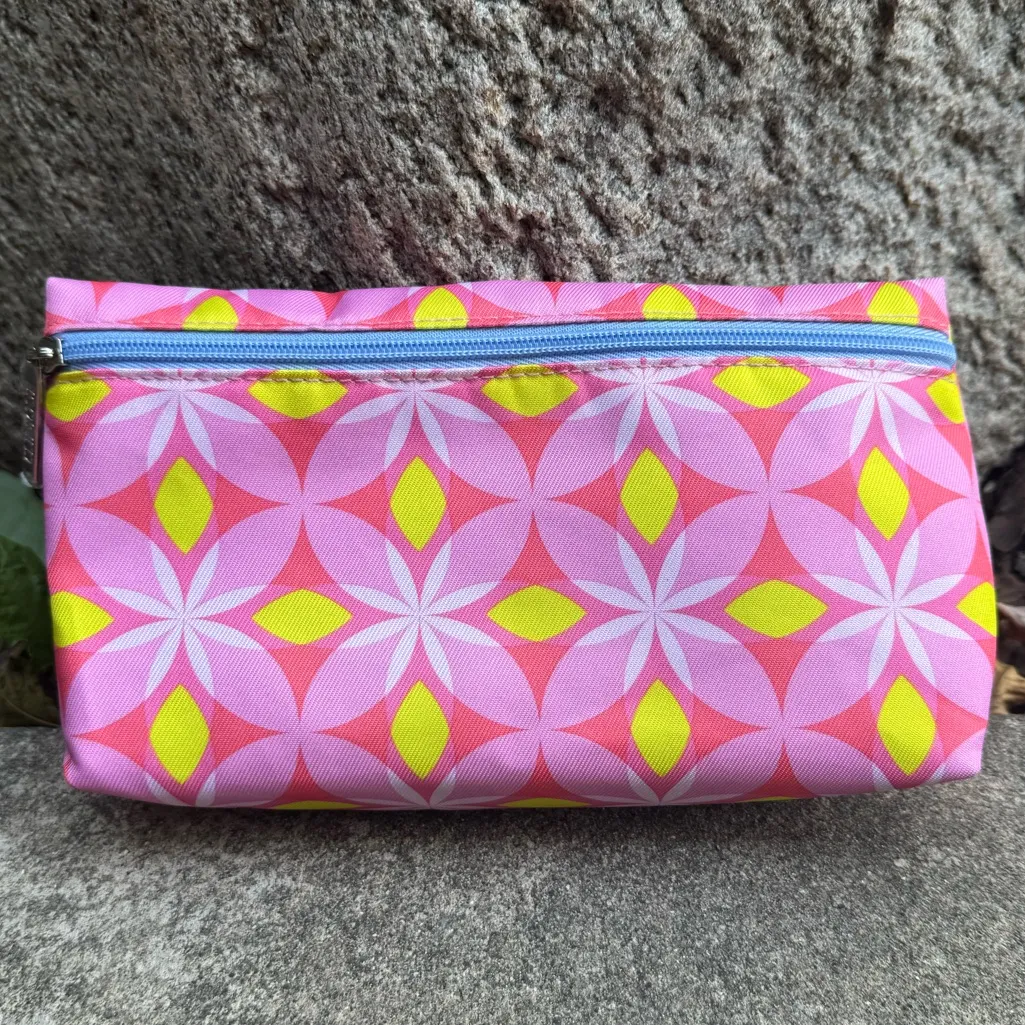 Clinique   Multicolor Patterned Pouch set - Image 7