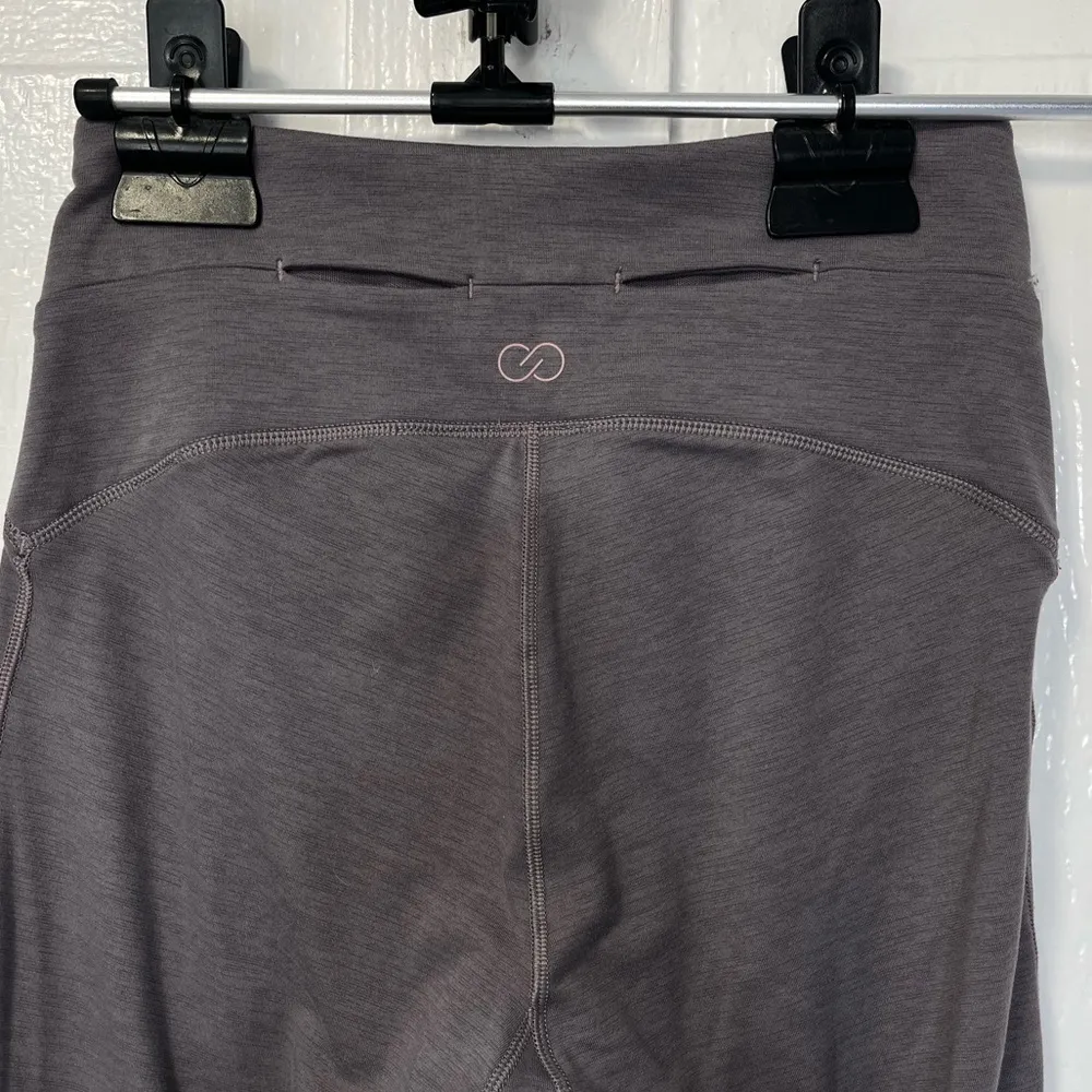 Calia by Carrie Underwood High Rise 7/8 crossover ankle legging size small Gray - Image 7