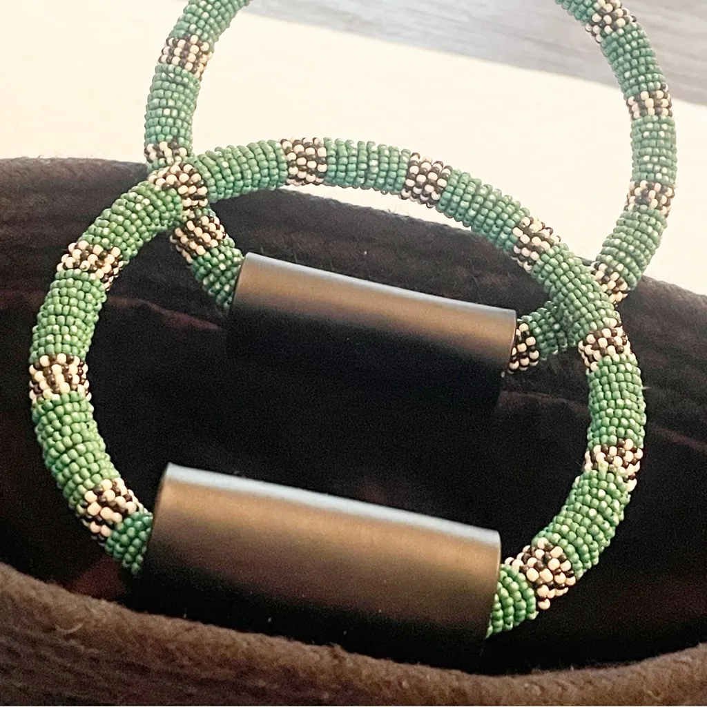 Elizabeth‎ and James Drawstring Black Bucket Bag Purse With Beaded Round Handles - Image 3