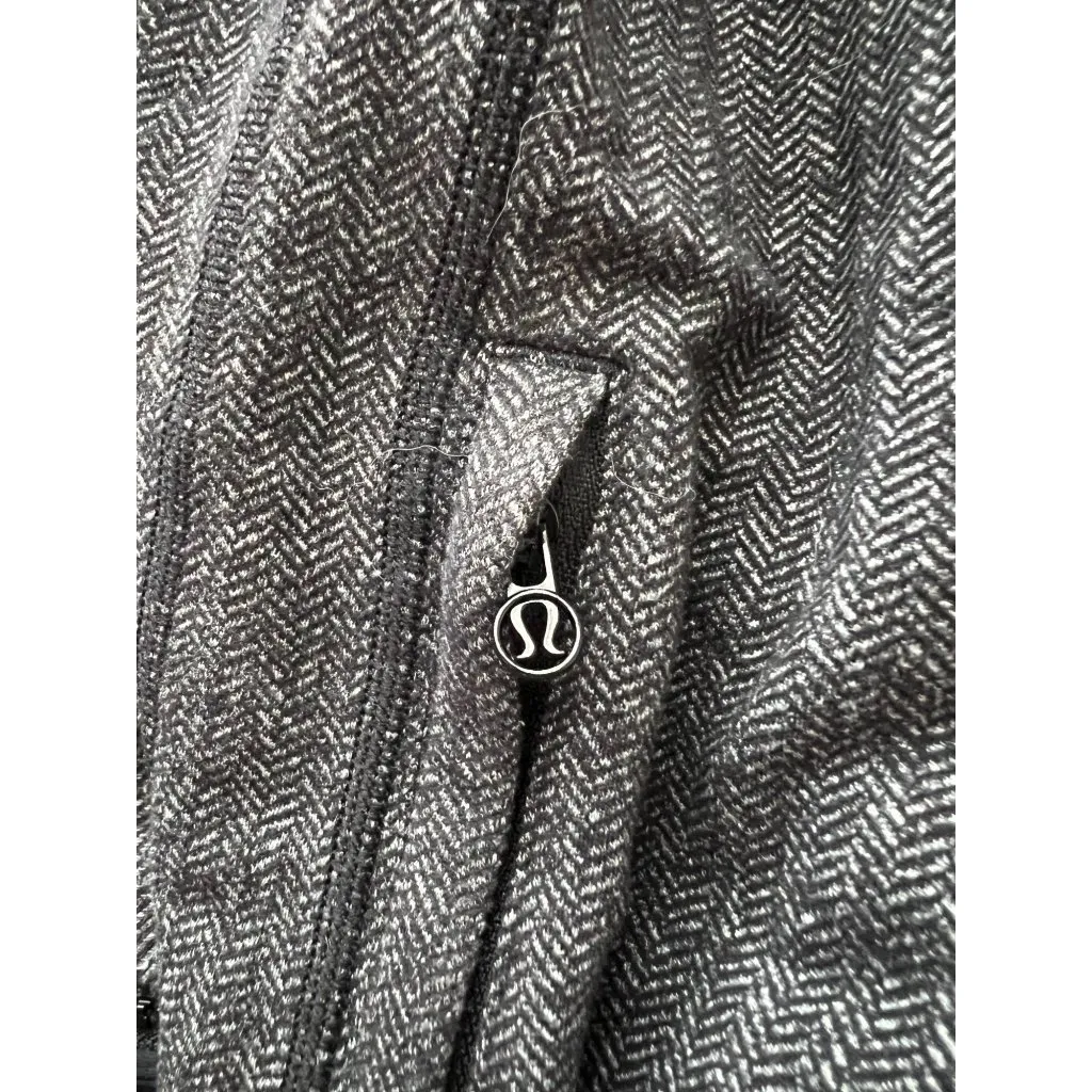 Lululemon Daily Practice Womens size 6 Gray Full-Zip Hoodie With Thumbholes & Dr - Image 9
