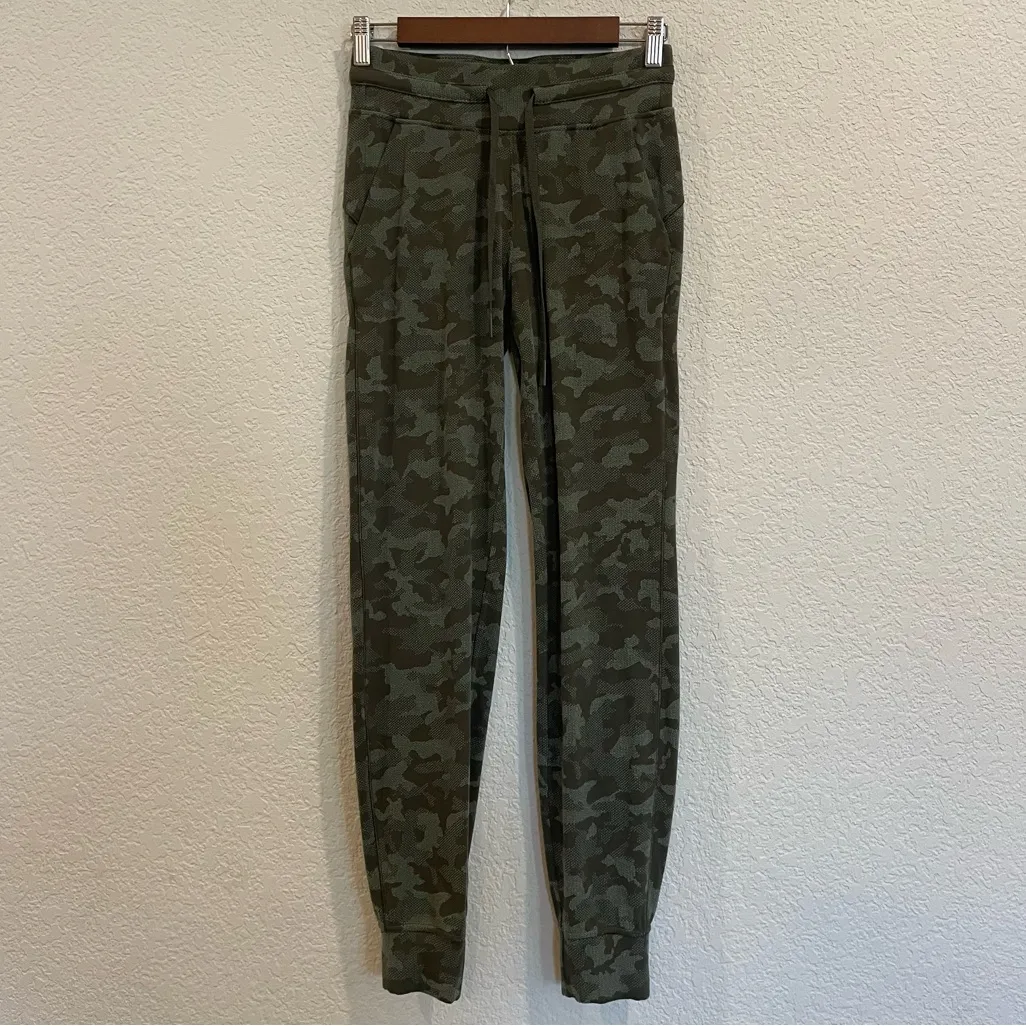 Lululemon Ready to Rulu Jogger 29” in Heritage Camo Dark Olive - Size 4 - Image 6