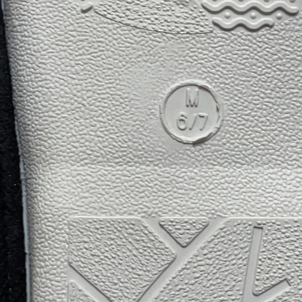 Aussie Merino Victoria Slippers Size Medium (6/7) Black - Image 8