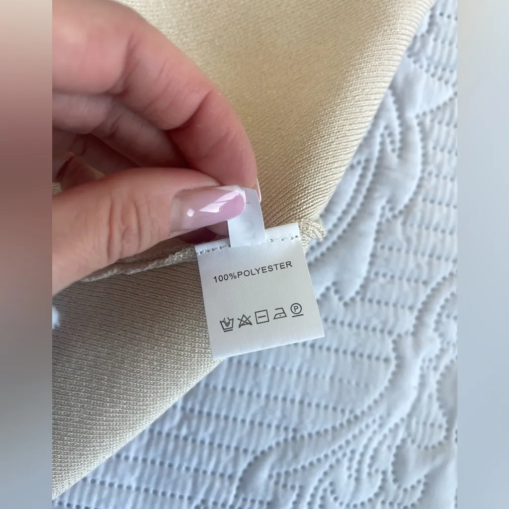 NWOT KNITTED BUTTONED VEST IN CREAM COLOR S - Image 10