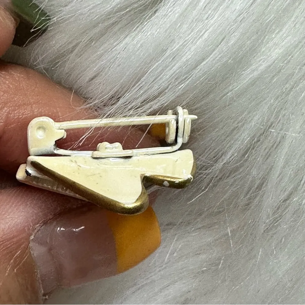 Iridescent Piano Brooch White - Image 3