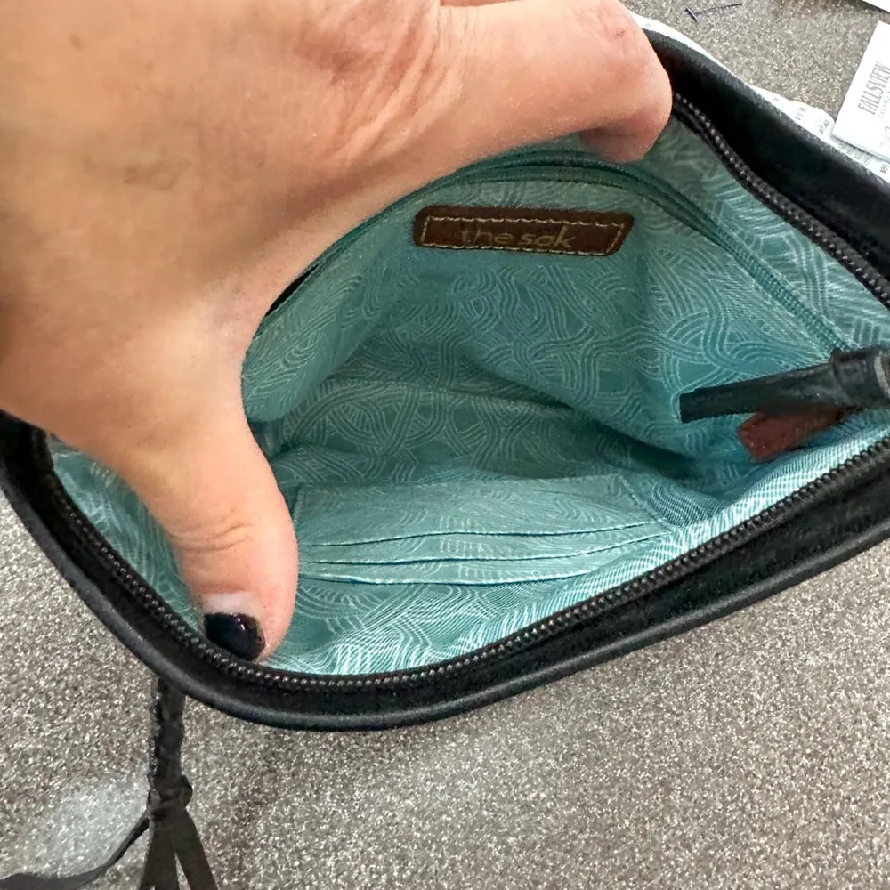 The Sak Black Leather Cross Body/ Shoulder Bag. Pebbled and Tooled Leather - Image 3