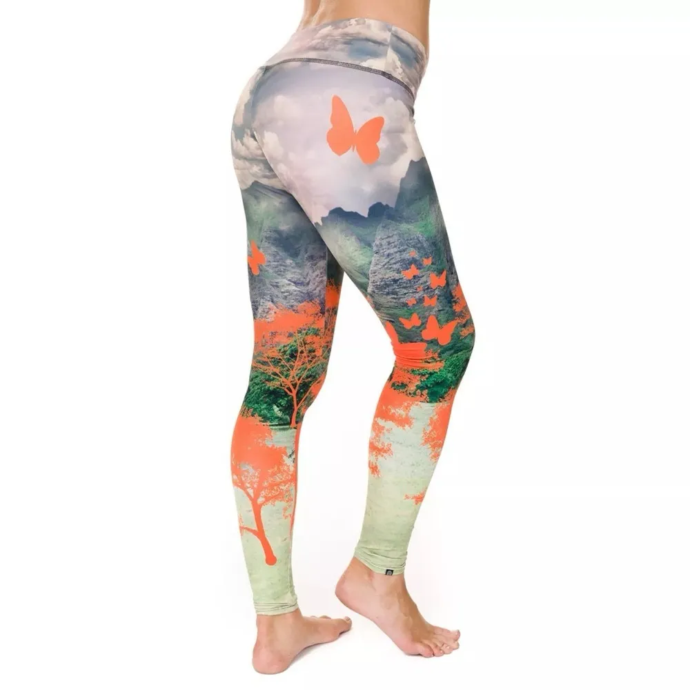Onzie Graphic Legging in Free Fly - Image 5