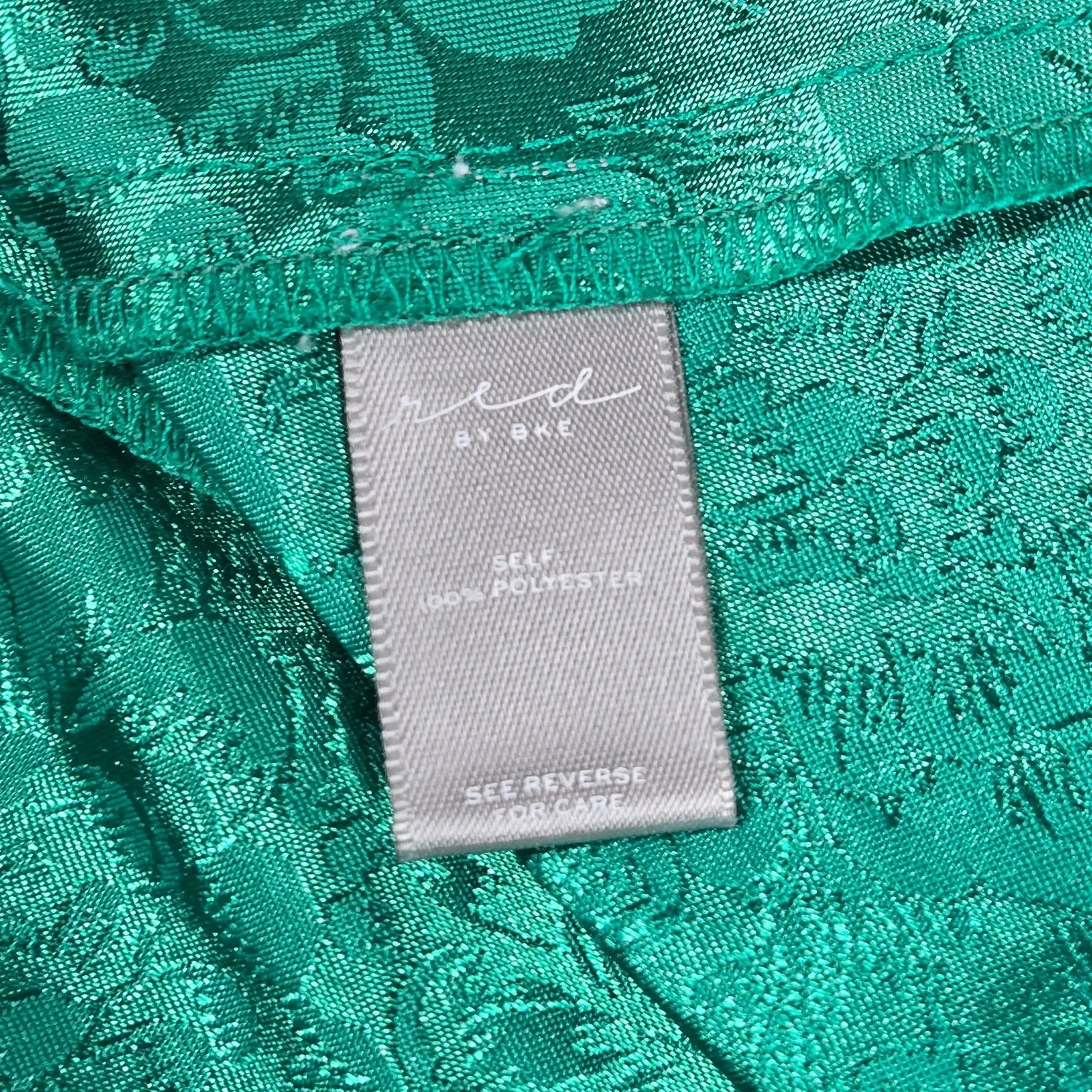 Red by BKE Floral Mini Dress in Jaquard Green M Satin V-Neck Dress Long‎ Sleeve - Image 4