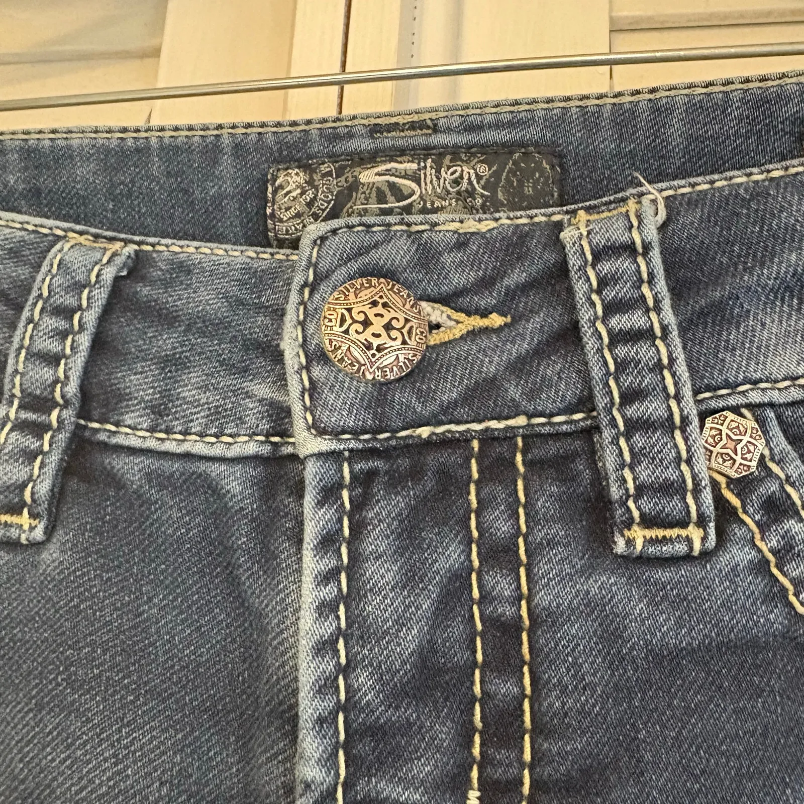 Silver Joga‎ Suki Mid Capris Size 28 - Image 4