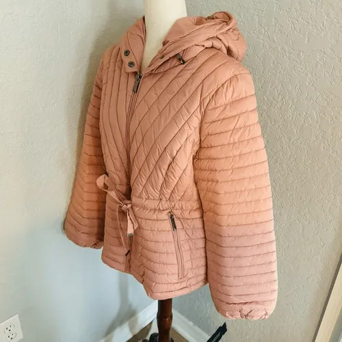 BCBGeneration Diagonal Seam Puffer Hooded Jacket Coral Pink Size Medium (8), NWT - Image 11