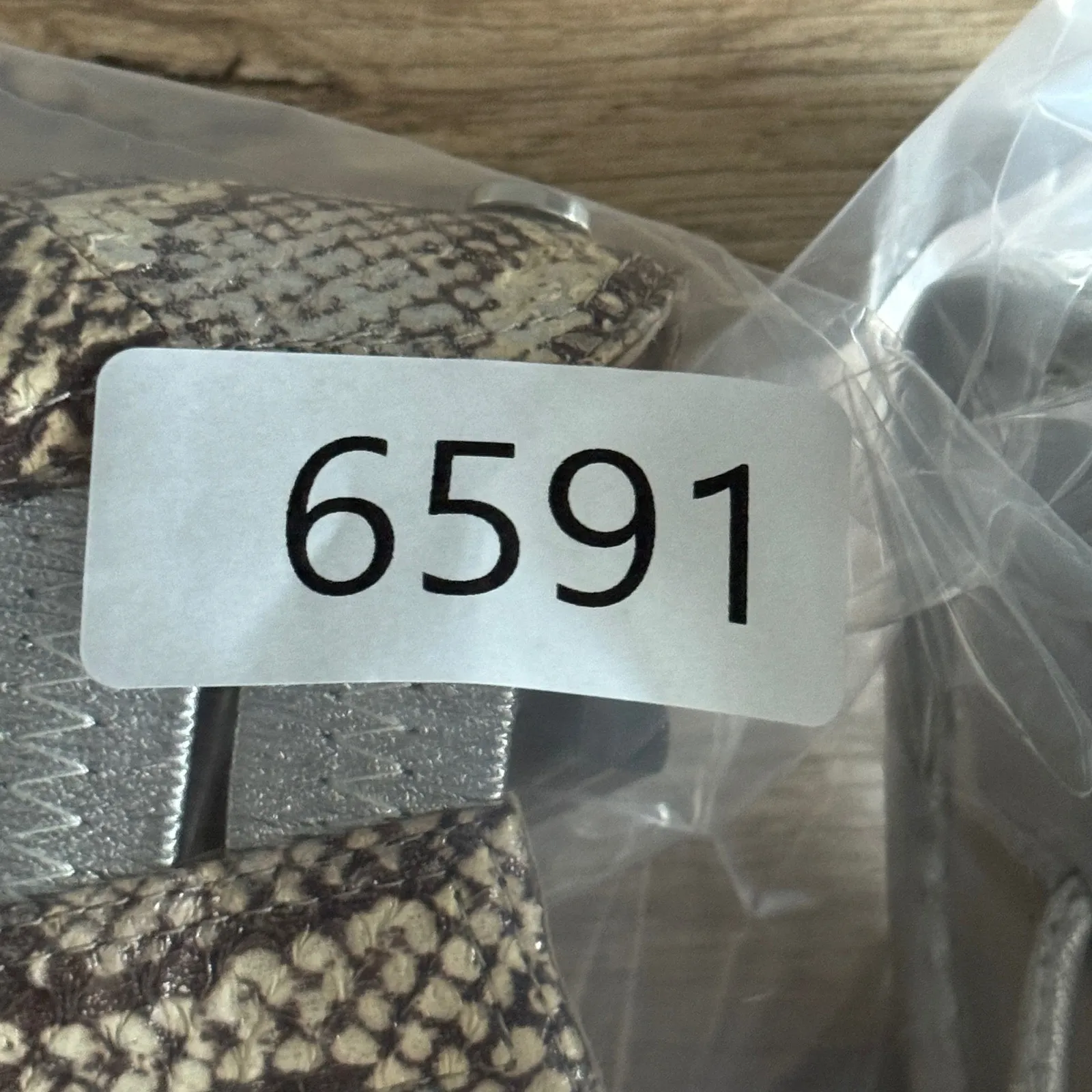 Donald Pliner Dori Sandals Silver Snake Print Wedge Thong Zipper Edgy Size 6.5 M - Image 10