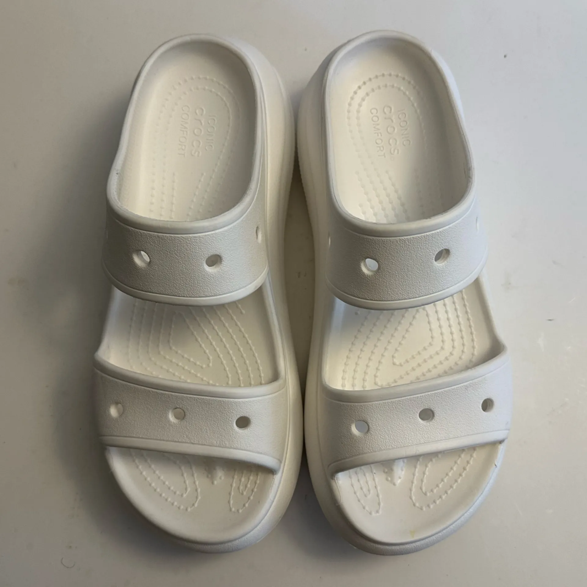 Crocs Unisex Classic Crush Sandal Women's Size 10 - Men 8.0 - Image 2