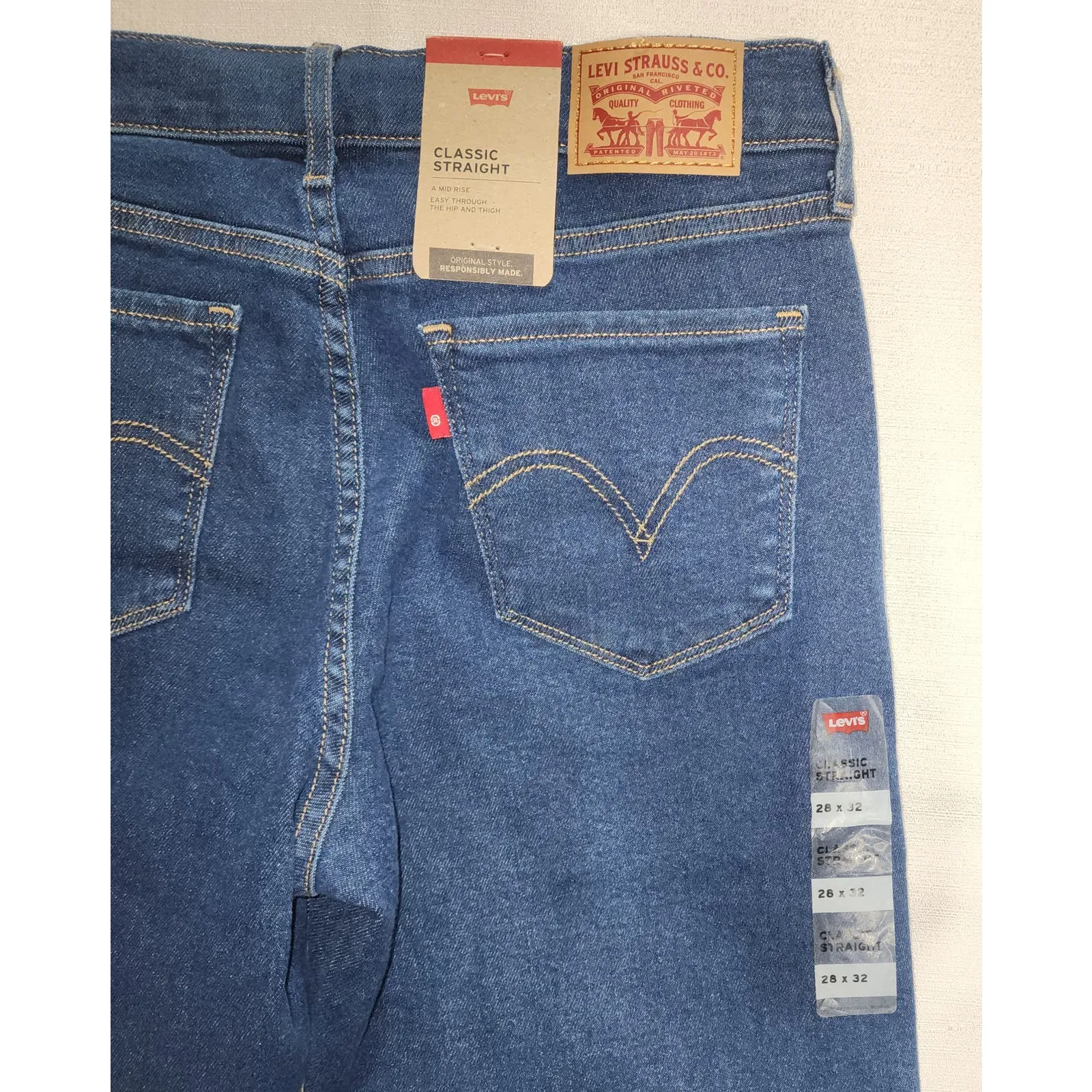 Levi's classic straight jeans 28''x32'' women's - Image 7