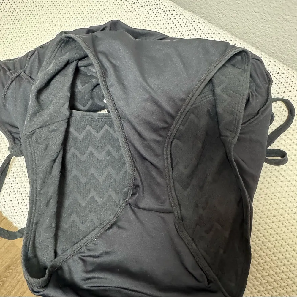 Cupshe Black Zigzag One-Piece Swimsuit XL - Image 5