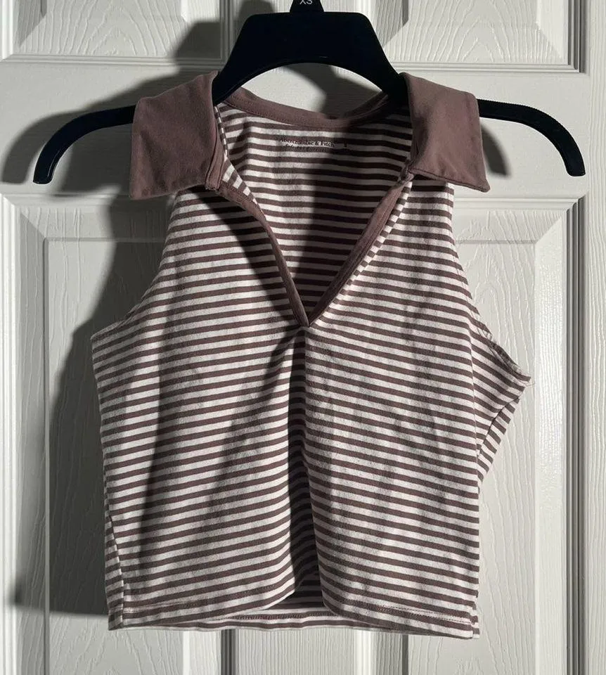 Sleeveless Collared Top - Image 2