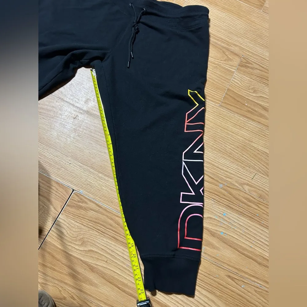 🏷️🏷️Nwot DKNY cropped jogger sweats women’s Lg - Image 8