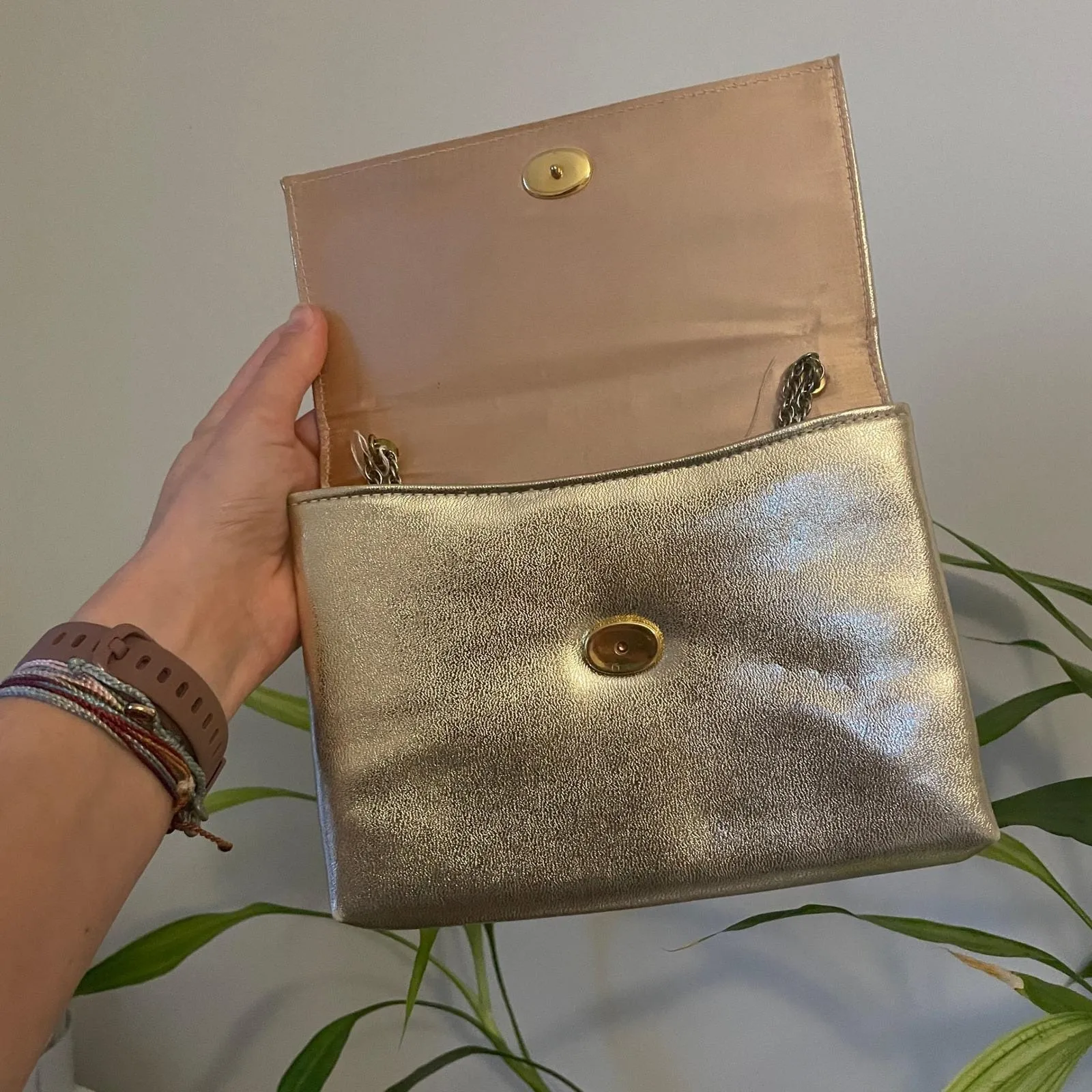 Gold Metallic Clutch Evening Bag Bow Accent Chain Strap Event Party Leather Vtg - Image 5