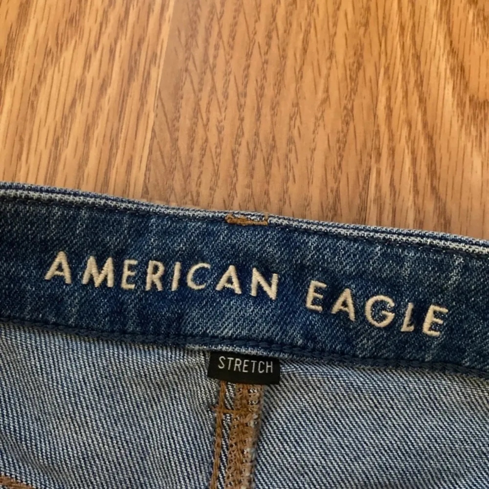 American Eagle Curvy Mom Jeans Size 6 - Image 4