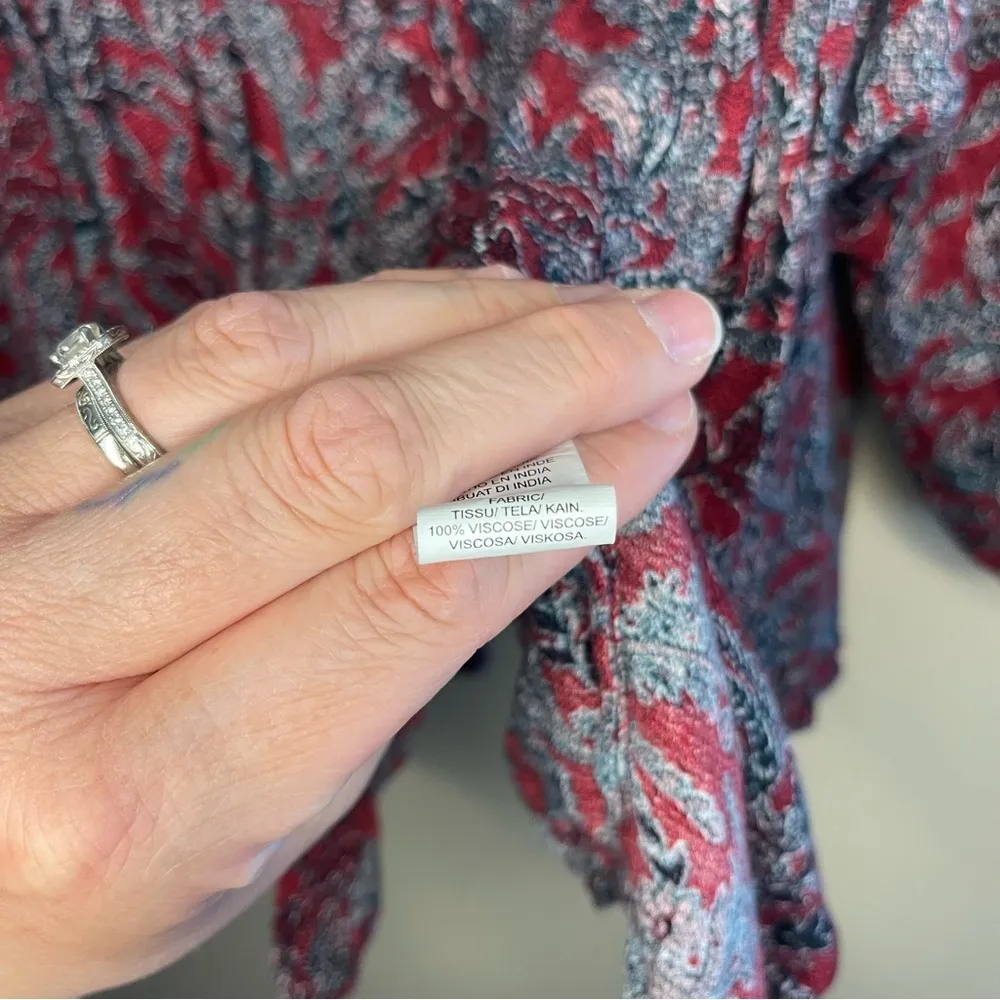 Flowy and feminine Lucky Brand boho blouse in a rich burgundy paisley print XL - Image 6