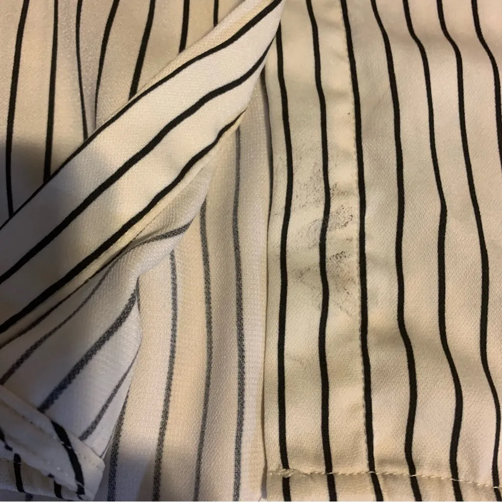 RACHEL ZOE LIGHT CREAM WITH BLACK STRIPES BUTTON DOWN SHIRT (2X) - Image 6