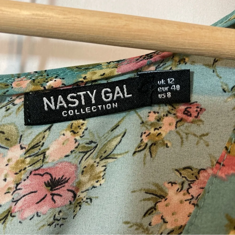 Nasty Gal Floral Crossover V-Neck Short Flounce Sleeves Slit Mini Dress - Image 4