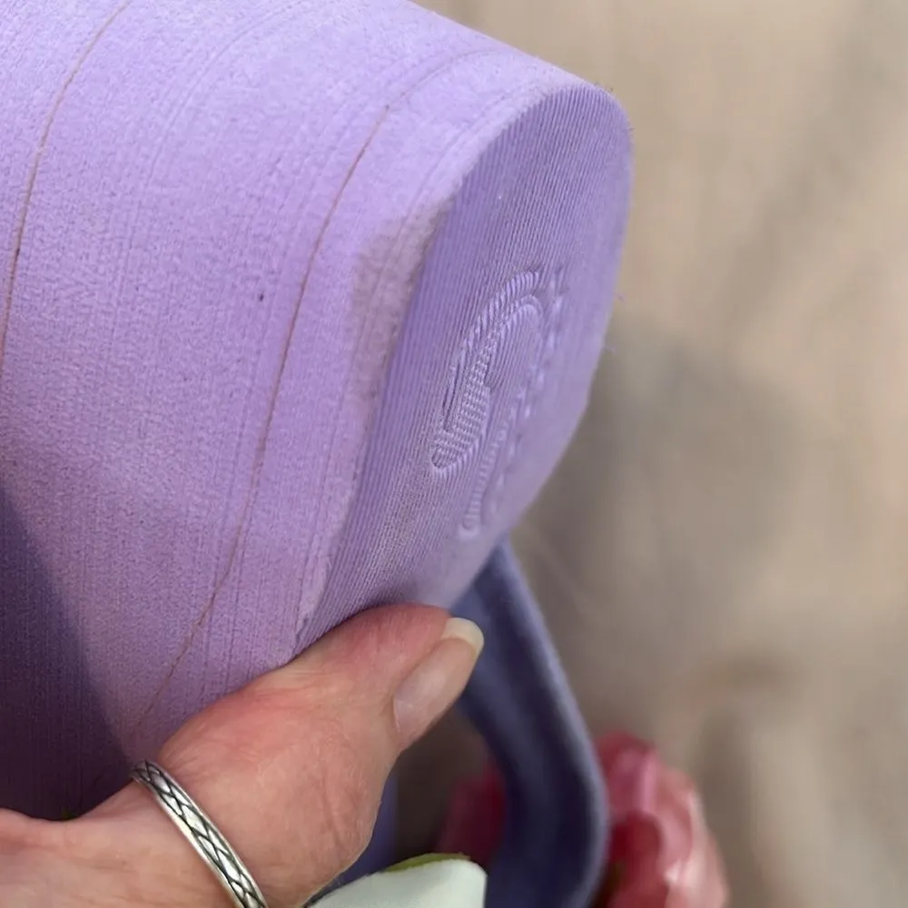 Make a statement with these adorable flower adorned wedge sz6 flip flops EUC Purple Size 6 - Image 11