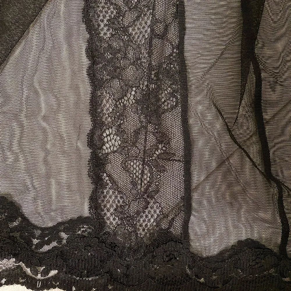 EUC | Women’s lace lingerie top — under bust 34.5”‎ Black Size L - Image 6