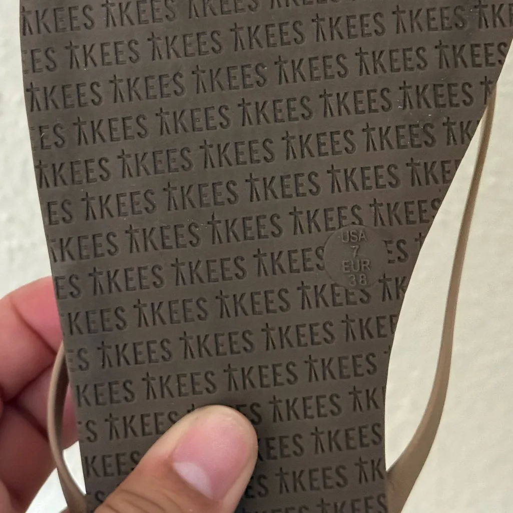 Tkees Foundations Matte Leather Flip Flops size 7 caramel color - Image 9