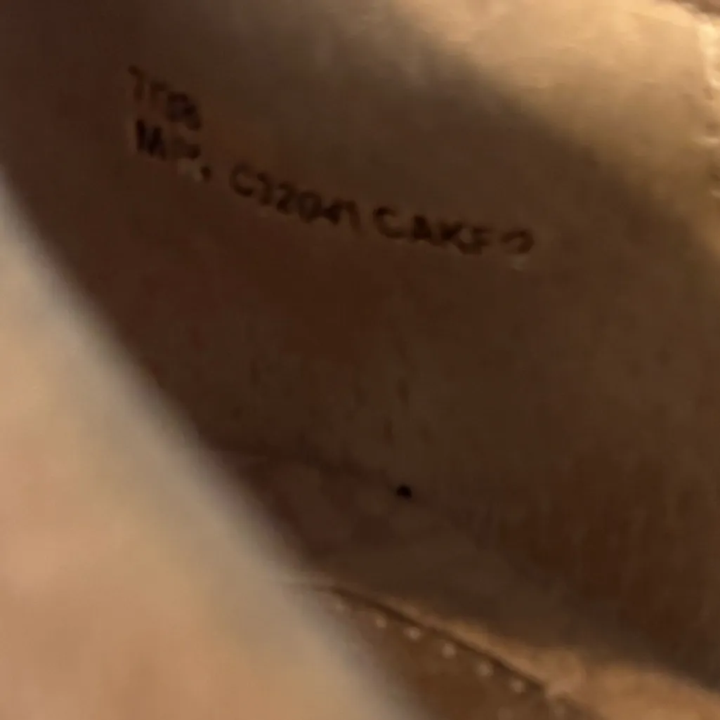 b.o.c. Women's Tan Flats Size 7 - Image 4