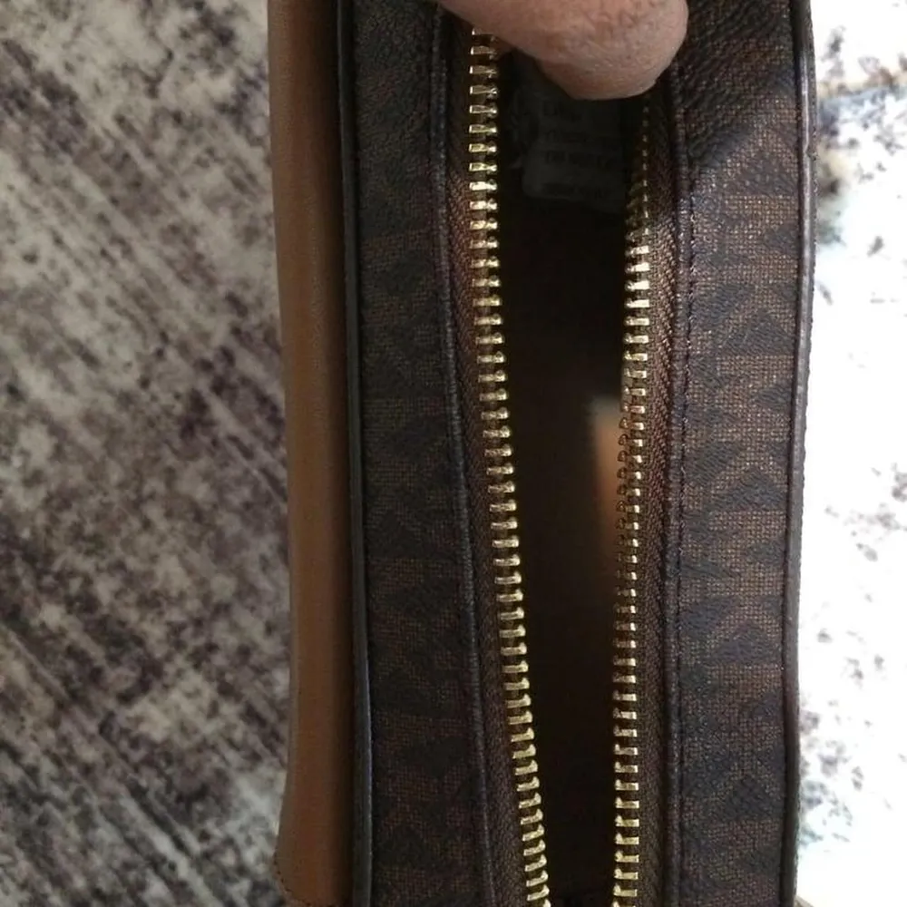 Michael Kors  Hard Case Logo Belt Bag - Image 5