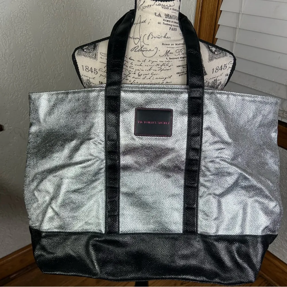 Victoria’s Secret | Limited Edition Metallic Silver Weekender 2017 NWOT Tote Bag - Image 7