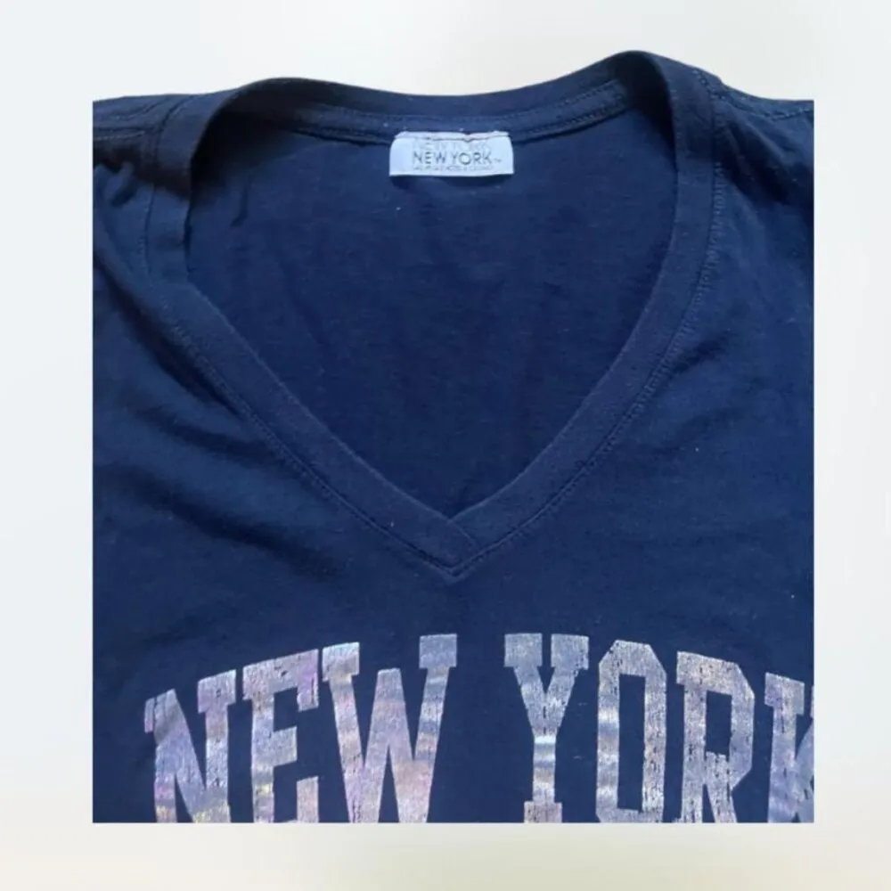 Y2k 2000s New York New York Las Vegas hotel and casino navy v neck t shirt M Silver Size M - Image 3