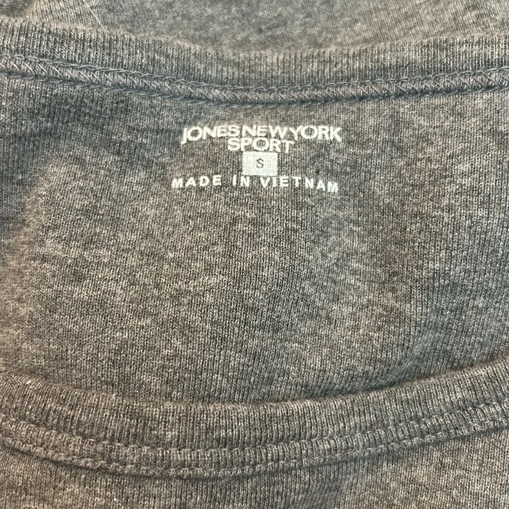 3/$15 JONES NEW YORK grey T-shirt with 3/4 sleeves - Image 5