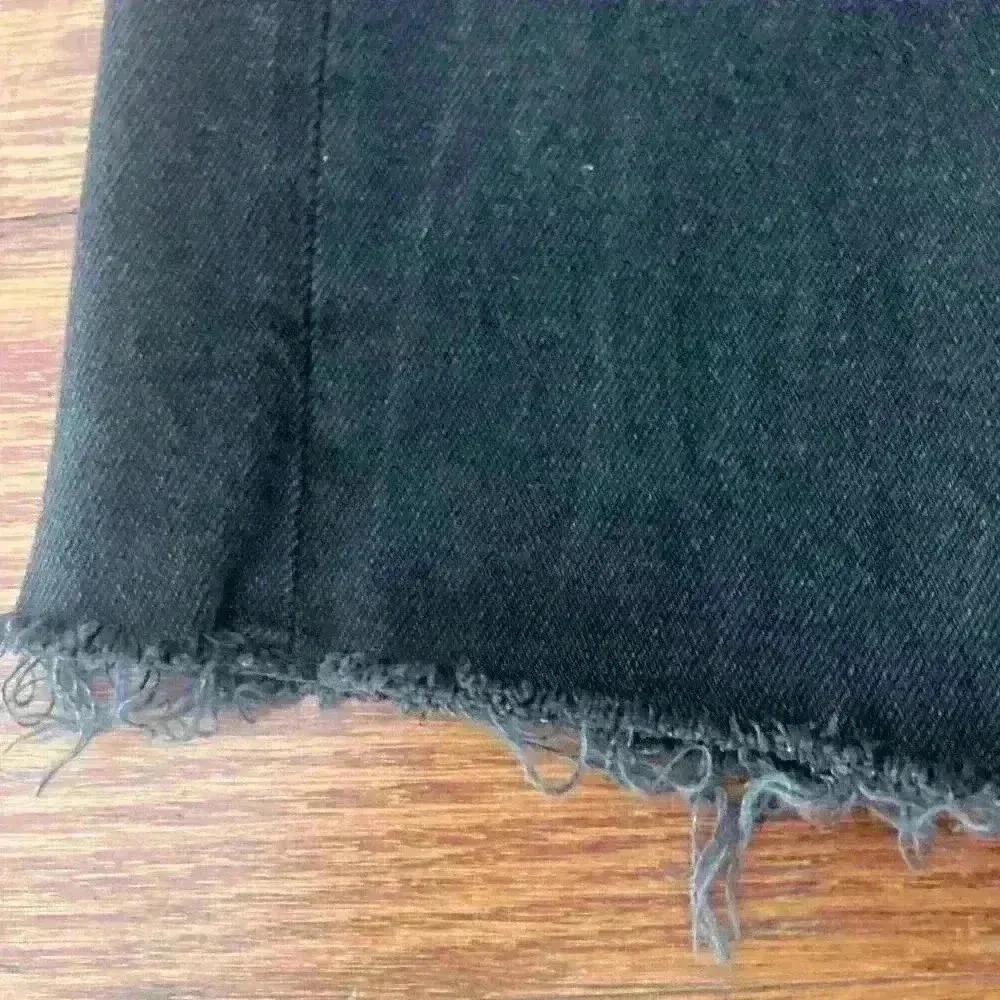 FREE PEOPLE  We the Free size 25 Black Jeans raw hem high rise EXC CON - Image 3