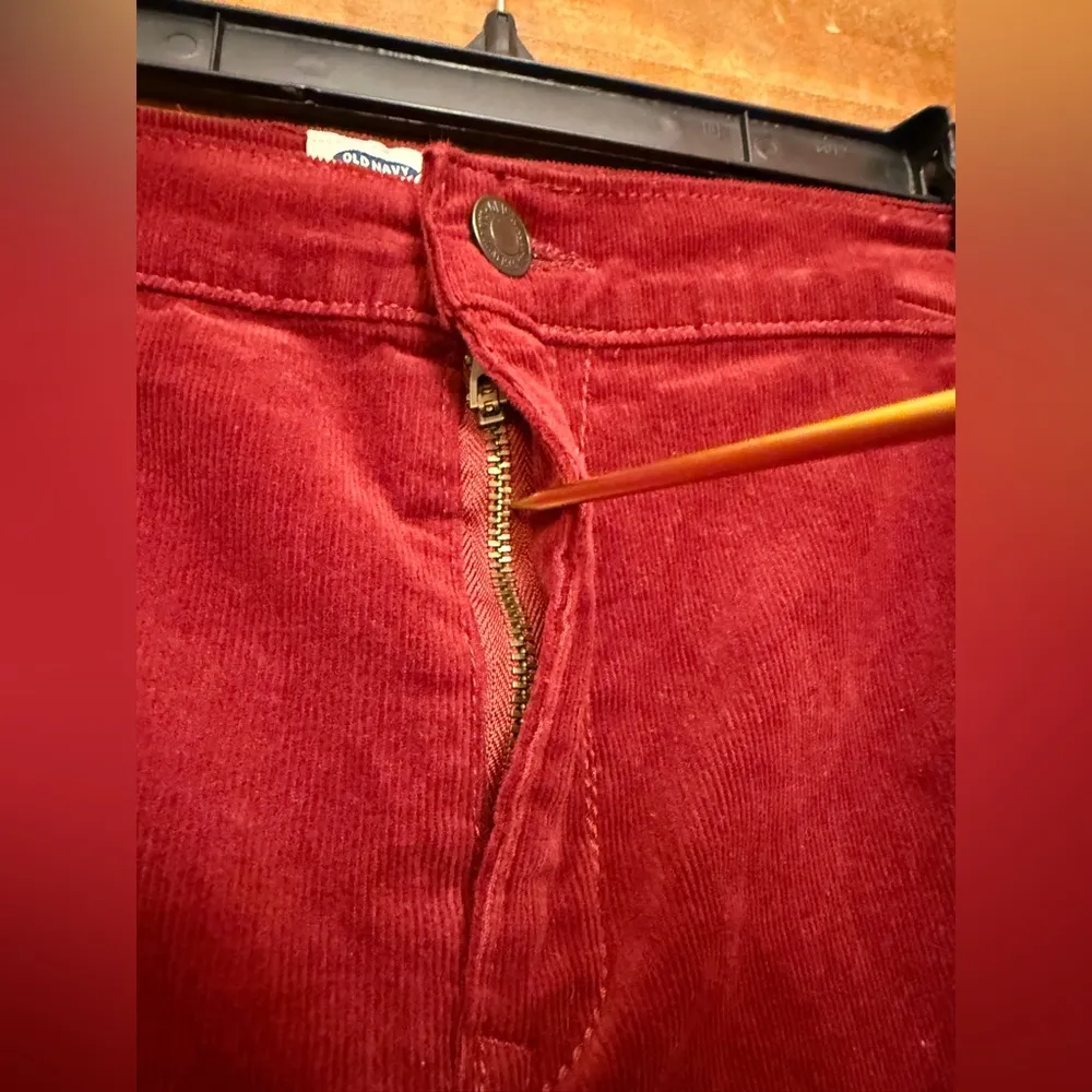 Old Navy Women Plus Rust/Dark Red NWT Corduroy Boyfriend Pants - Image 3