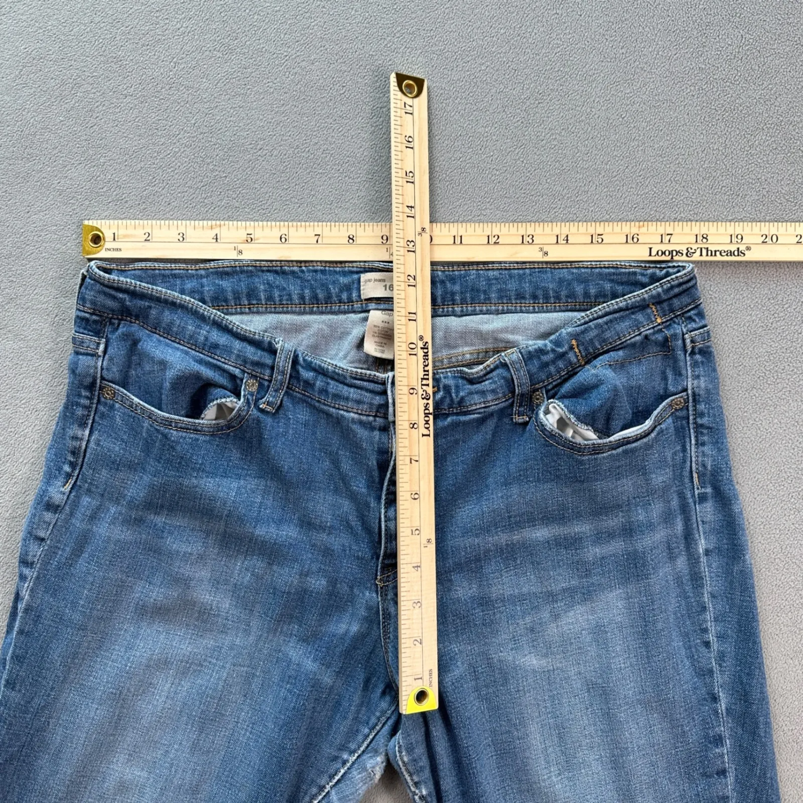 GAP Jeans Women's Size 16 33 Medium Wash Cropped Straight Leg Faded Denim - Image 3