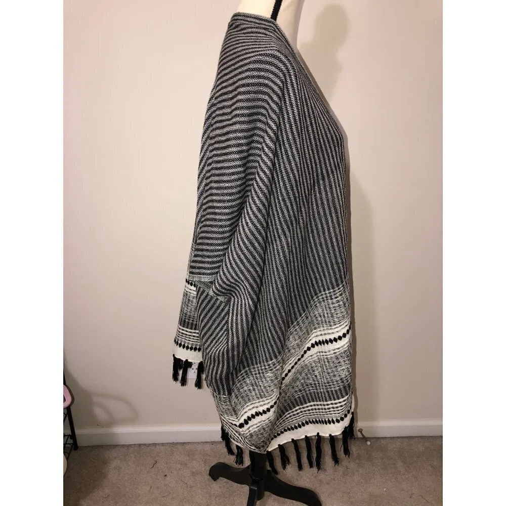 Loft One Size Wrap Ruana Cape Ponch Arm Holes Woven Textured Tassels Black Cream - Image 3