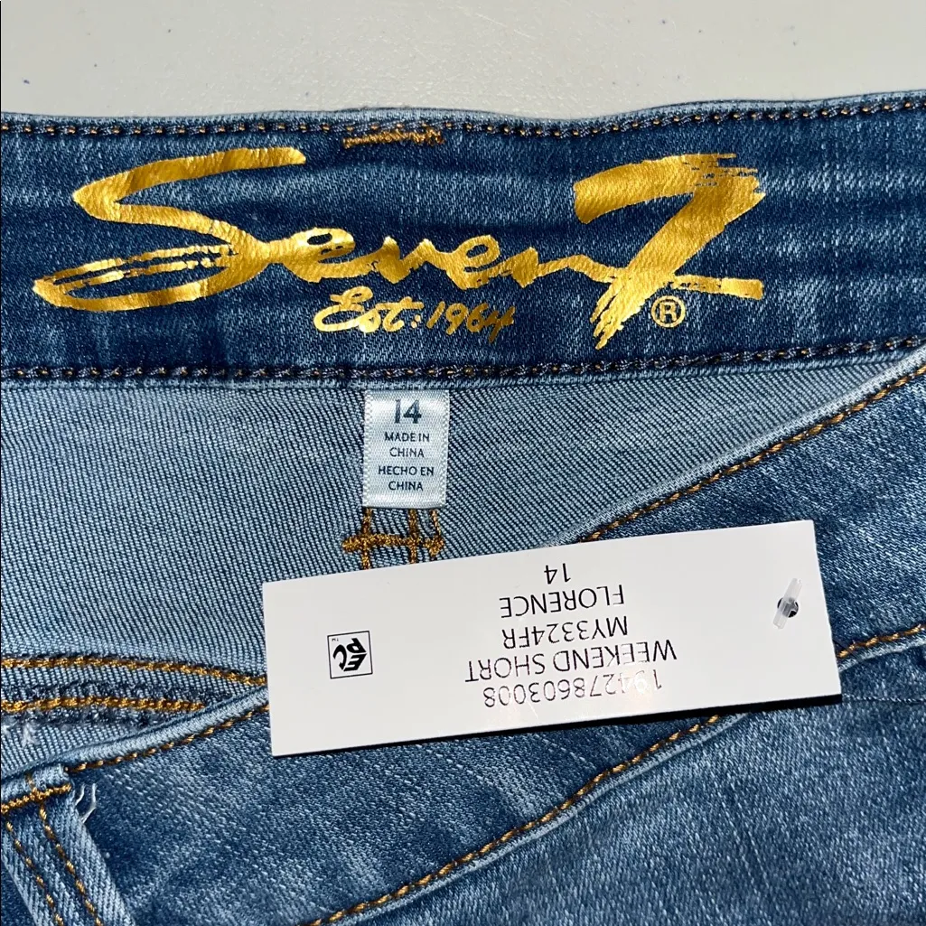 Seven7 NWT Size 14 Florence Blue Denim 5” Inseam Fray Hem Weekend Jean Shorts - Image 3